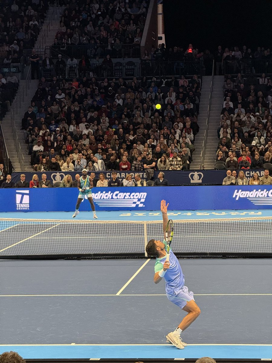 lomyrick's tweet photo. The Charlotte Invitational was fantastic! @FTiafoe and @carlosalcaraz know how to put on a show 👏  

@FTiafoe ‘s custom @hornets jersey was 🔥

Also enjoyed high level play from @SloaneStephens and @Madison_Keys 🎾

Thank you @CLTSports 🙏🙌

#CharlotteInvitational https://t.co/pIYEtcioB1