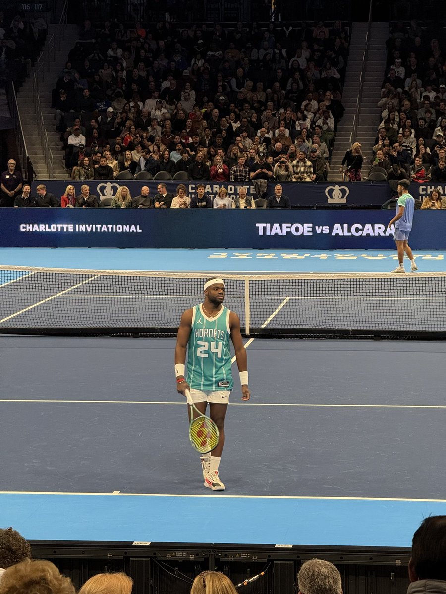 lomyrick's tweet photo. The Charlotte Invitational was fantastic! @FTiafoe and @carlosalcaraz know how to put on a show 👏  

@FTiafoe ‘s custom @hornets jersey was 🔥

Also enjoyed high level play from @SloaneStephens and @Madison_Keys 🎾

Thank you @CLTSports 🙏🙌

#CharlotteInvitational https://t.co/pIYEtcioB1