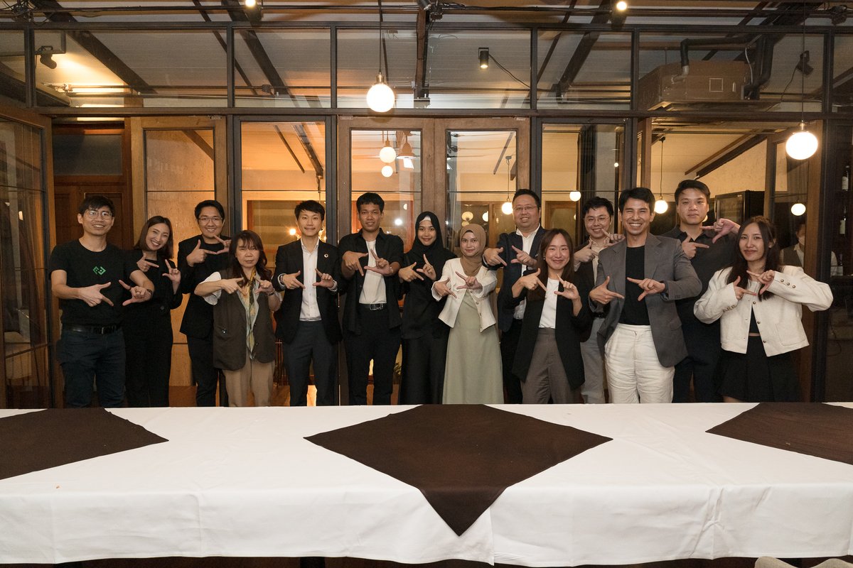 toppjirayut's tweet photo. บรรยากาศงานดินเนอร์ระหว่างผู้บริหาร Bitkub Group ร่วมกับทีม @BitkubVentures และทีมผู้ชนะจากการแข่งขัน "Next Gen Business Pitch" งานแข่งขันการ Pitch ไอเดียธุรกิจสตาร์ทอัพและ SMEs ที่ขับเคลื่อนด้วยเทคโนโลยีล้ำสมัย   

#BitkubVentures #NextGenBusinessPitch #ToppJirayut #ท๊อปจิรายุส
