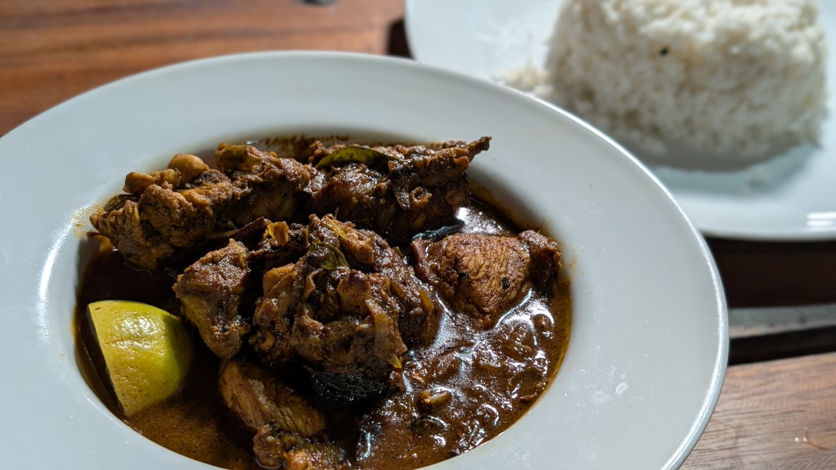 加藤さんがスリランカで作った料理はカレーでした😙🍛 Google Pixel で