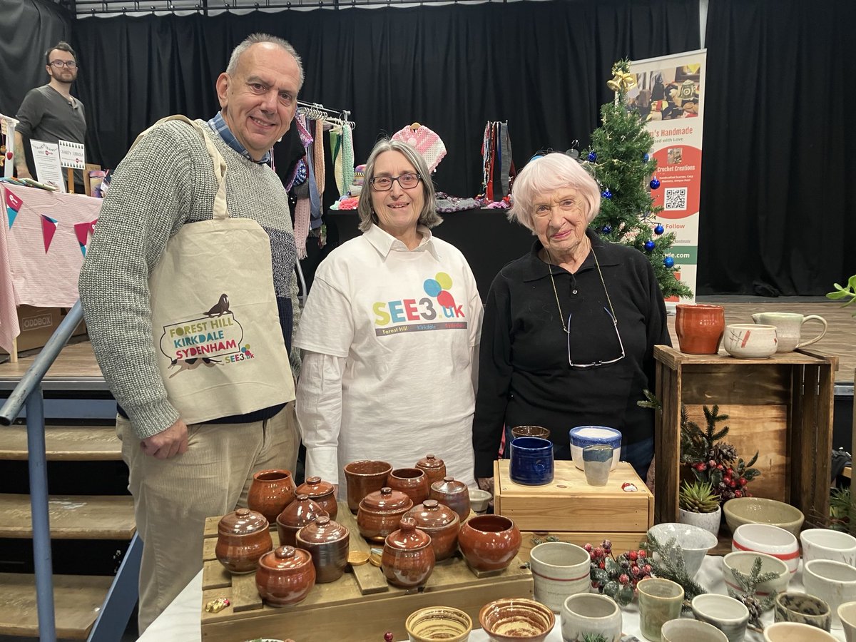 Great to see ⁦<a href="/CllrCurran/">Cllr Liam Curran</a>⁩ visiting the ⁦<a href="/SEE3PortasPilot/">SEE3</a>⁩ market today - selling until 4pm 🎄🎶🎉