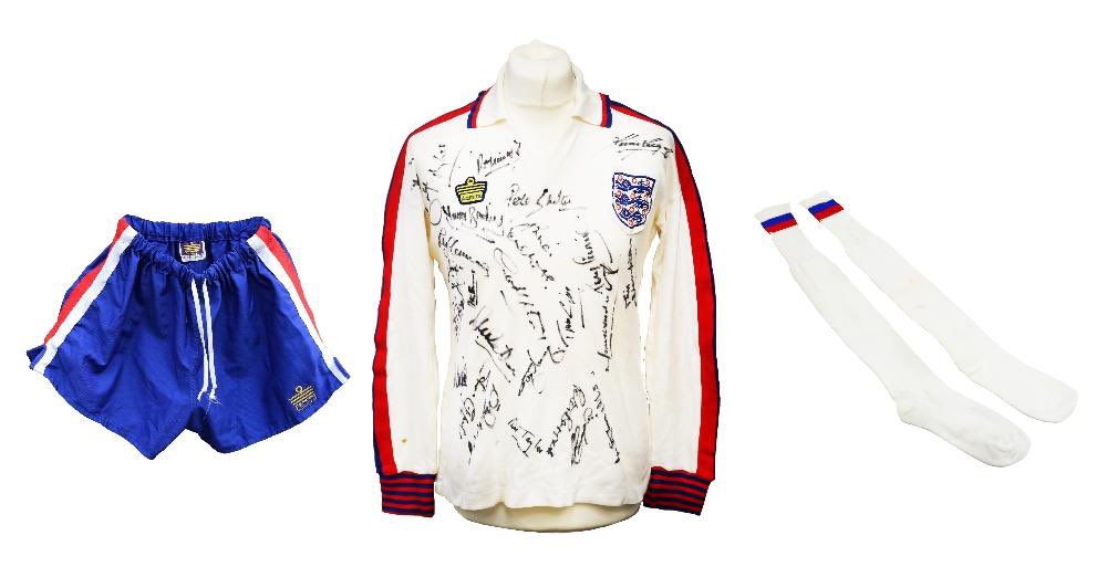 HansonsUK's tweet photo. One for the Football Fans! ⚽️

LOT 425 in our upcoming auction features a 1974 England Long Sleeved Home Shirt that was presented to Eric Morecambe! 🇬🇧✨ This iconic shirt, made by Admiral, includes a stitched badge and red number 14, believed to be match worn or at least match issued.

It's signed by 25 England Squad legends, including Kevin Keegan and Ray Clemence, plus a pair of blue Admiral shorts and white football socks! 🎭

Browse & Bid 👉 https://t.co/Pdqsb4AGZZ

AUCTION | 10th & 11th January 2025
LOCATION | Burton Albion Pirelli Stadium, DE13 0AR

Don’t miss out on this collectible gem! 🏆

#FootballHistory #EnglandShirt #EricMorecambe #MatchWorn #Auction #BidNow ⚽️🎉
