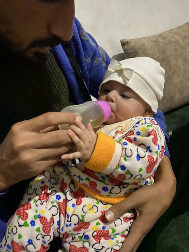 Mo7ammed_jawad6's tweet photo. I am currently living the worst nightmare of my life.💔😭

I am giving my four month old daughter Rafeef fenugreek instead of milk because I can't afford to buy her milk.😭🤍

Please donate as much as you can so I can buy her milk🙏🙏

https://t.co/C8Hco6xFXx https://t.co/J5xxKYHpOU