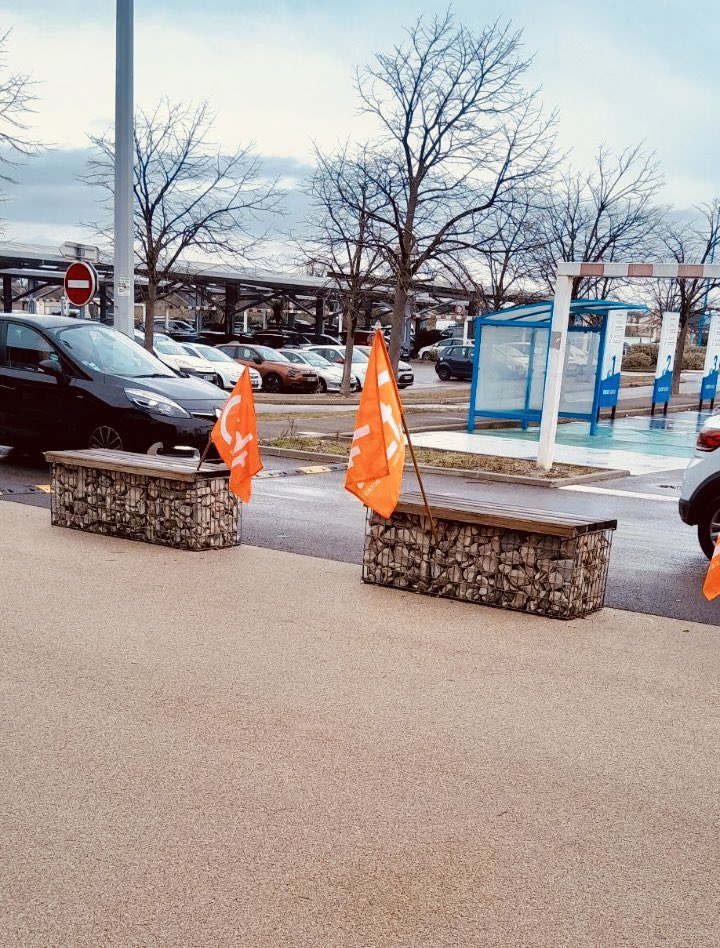 Pendant que les salariés en bavent, les actionnaires se gavent !
Grande journée de grève ce samedi 7 décembre <a href="/Decathlon/">Decathlon</a> .
Mouvement en cours dans le Vaucluse devant les magasins Décathlon d’Orange et du Pontet