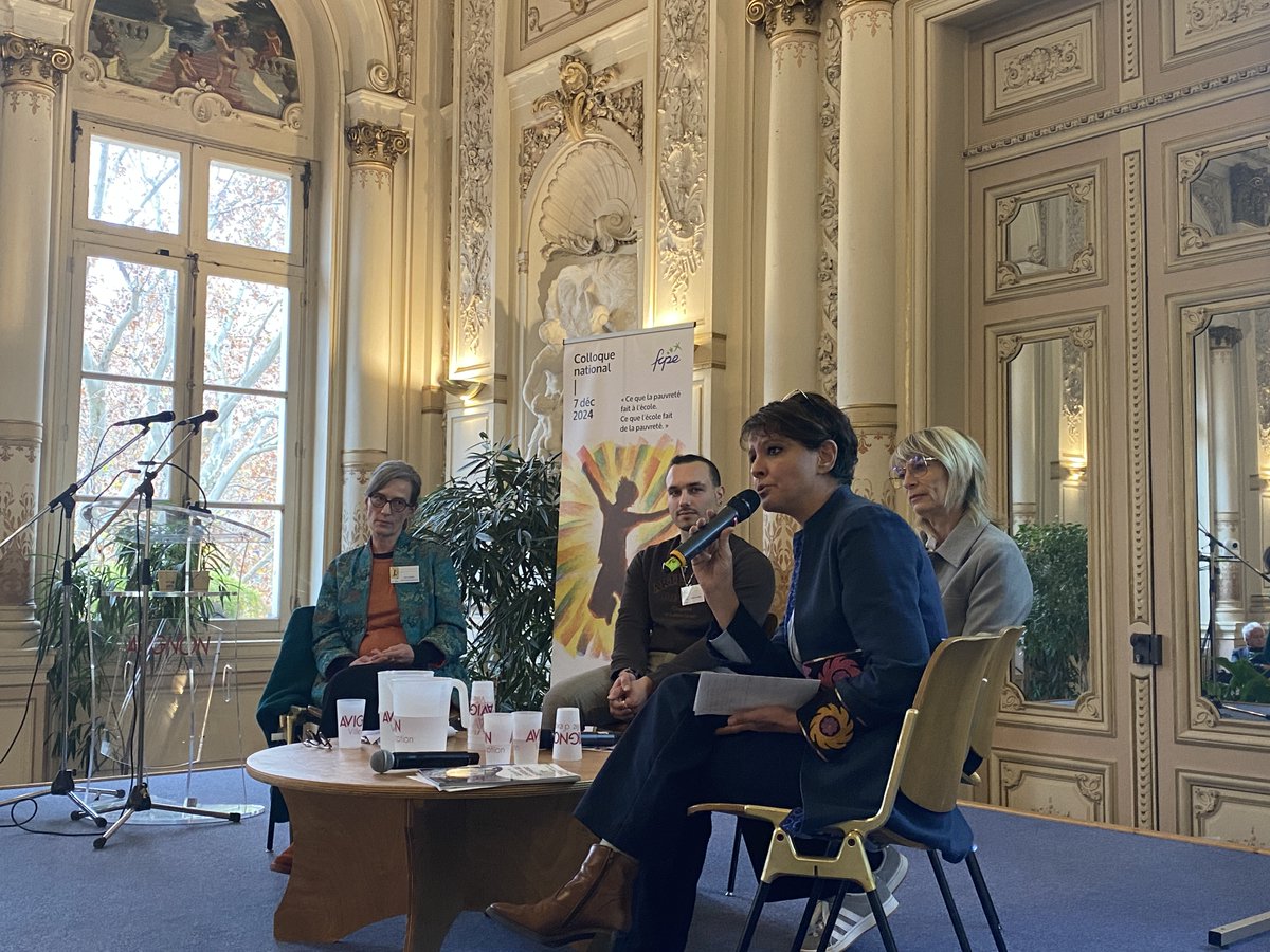 #ColloqueFCPE <a href="/najatvb/">Najat Vallaud-Belkacem</a> "L'école privée délègue au public sans états d’âme le traitement de la difficulté scolaire, voire du handicap : 9 enfants handicapés sur 10 sont dans le public. Subventionner le privé tout en ne lui imposant aucune contrainte est une exception française."