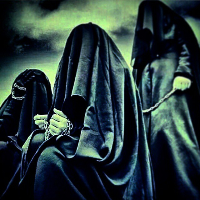 Alastad_98's tweet image. -
يوم مسبية
ويوم مهدد قبرها..

ما لزينب والشام ؟! 💔