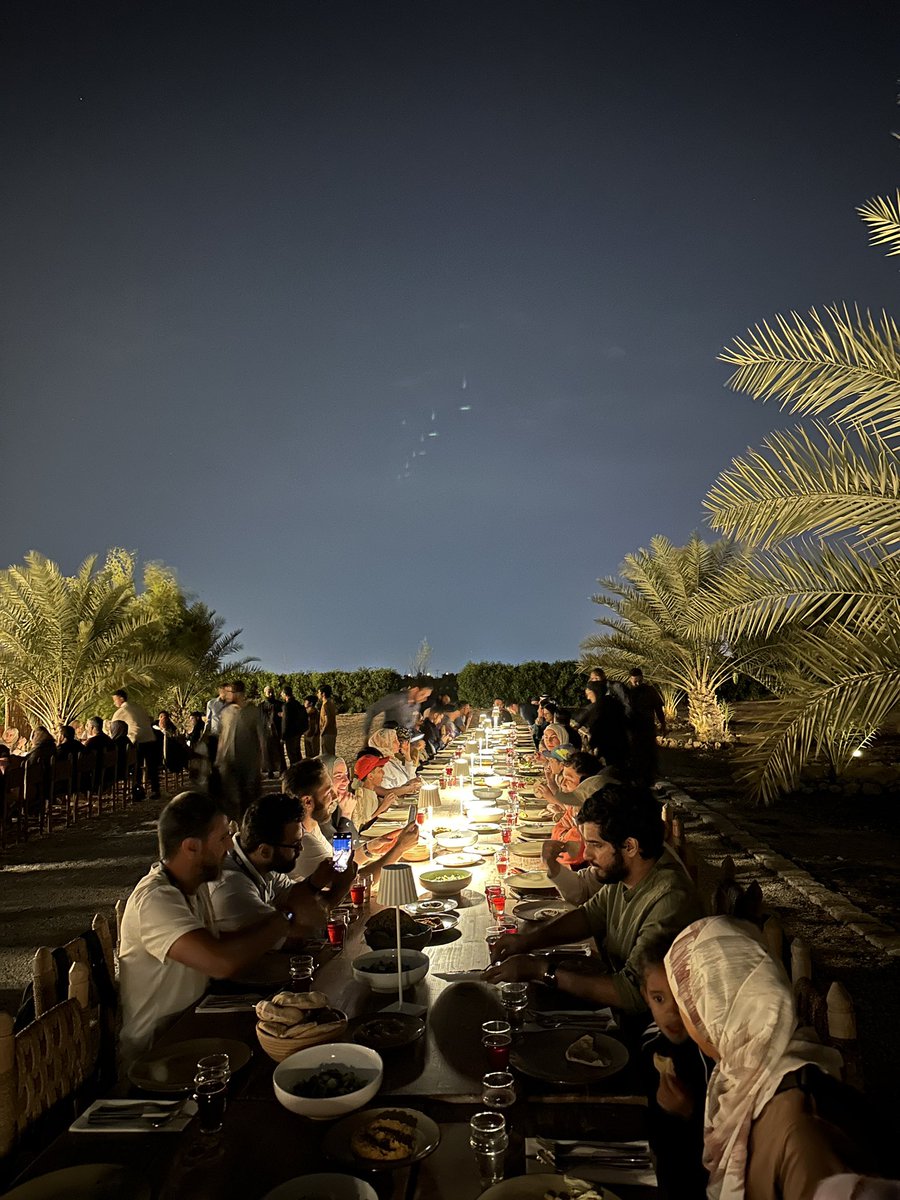 vybsvy's tweet photo. feeling safe while walking the streets at night, the fragrant warm breeze, and the excitement of meeting like-minded people made everything so dreamy about doha https://t.co/QZVHErthxR