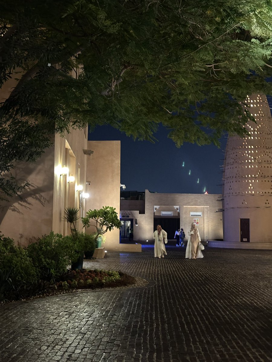vybsvy's tweet photo. feeling safe while walking the streets at night, the fragrant warm breeze, and the excitement of meeting like-minded people made everything so dreamy about doha https://t.co/QZVHErthxR