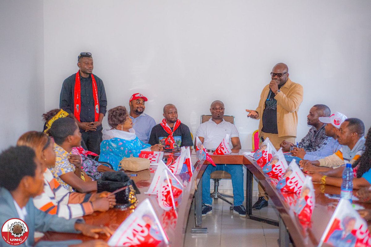ToussaintM24492's tweet photo. Les communicateurs débout de @VitalKamerhe1 dirigé par le porte parole de l'UNC Kinshasa @MADILUAlain1 soutiennent l'initiateur @GaborienM et la vision #CONSOMMONS @VitalKamerhe1.
PONA KAMERHE TOKOSIMBA MAPATA. https://t.co/kRQ4p9Lkz1