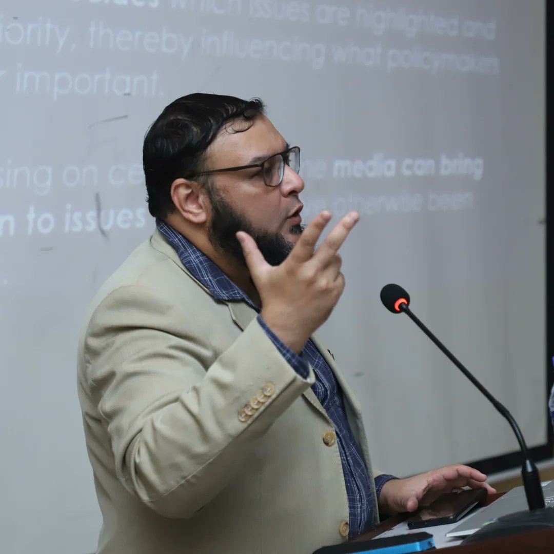 uolypdc's tweet photo. Day 2 of the 5th National Policymaking Competition began bright and early, with the participants being treated to a series of engaging policy lectures and case study discussions led by our esteemed internal judges for each module!

#PMC5 #PMC2024 #YPDCUOL #ULahore https://t.co/v6YcWCNeHp