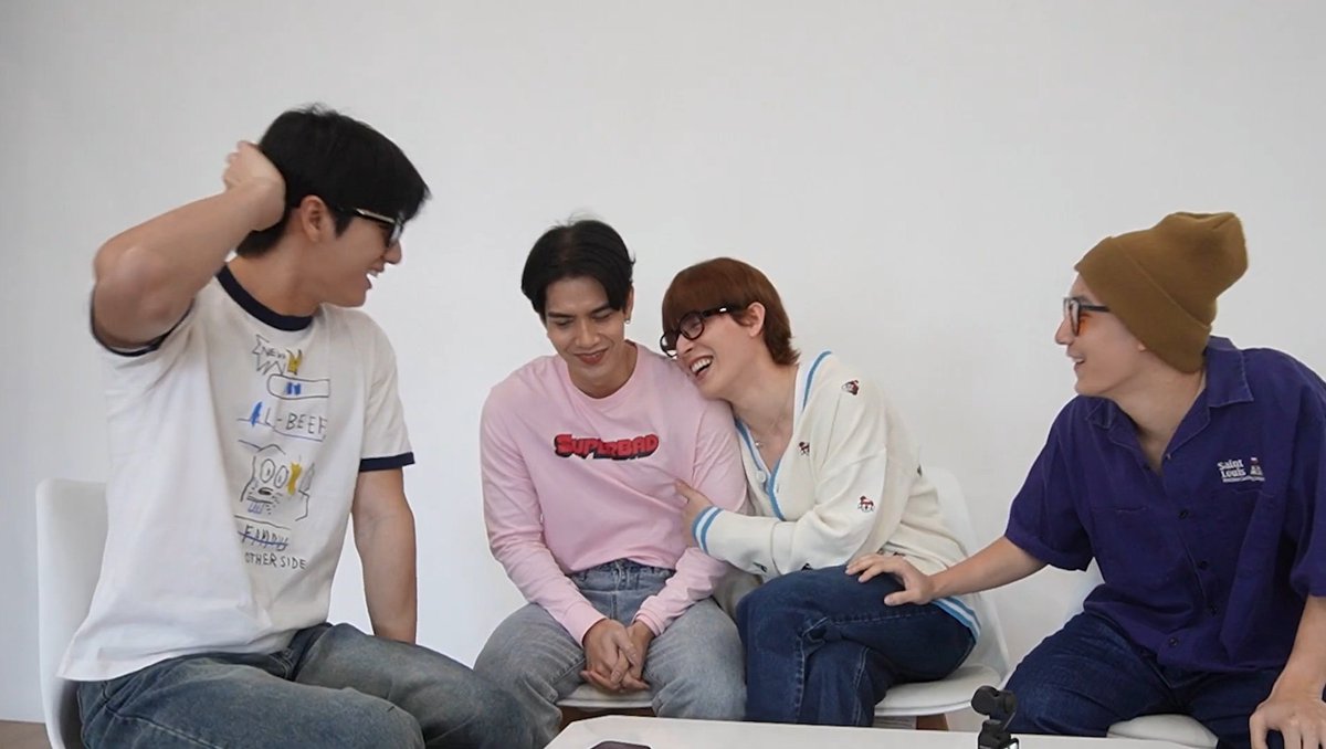 fangirl_camille's tweet photo. We got #TeBank and #MosPete 🤭
MB JOY TO THE GAME
#MBgameEP100 https://t.co/Z3Wp0fHF6a