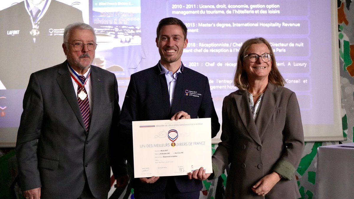 RANouvAquitaine's tweet image. 🥇La rectrice @ABisagni a participé hier à la 
remise des #Diplômes de la 27e promotion du concours  l’un des meilleurs ouvriers de France #MOF pour la région académique #Nouvelle-Aquitaine
👏Que de talents qui rayonnent et donnent à voir l’excellence de la voie #professionnelle