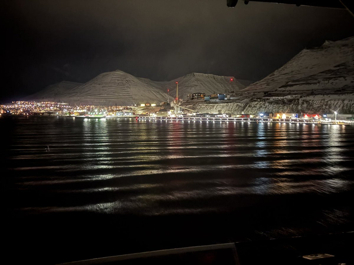 Mikael Frisell (@mikaelfrisell) on Twitter photo Utmärkta dagar på Svalbard med mina kollegor i Norge, Finland, Danmark o Island. Säkerhetsutmaningarna i #Arktis kan bara hanteras tillsammans, mellan länder, olika sektorer, offentligt-privat o med det militära försvaret. Dags att ta nästa steg i det nordiska samarbetet! <a href="/MSBse/">MSB - Myndigheten för samhällsskydd och beredskap</a> Utmärkta dagar på Svalbard med mina kollegor i Norge, Finland, Danmark o Island. Säkerhetsutmaningarna i #Arktis kan bara hanteras tillsammans, mellan länder, olika sektorer, offentligt-privat o med det militära försvaret. Dags att ta nästa steg i det nordiska samarbetet! <a href="/MSBse/">MSB - Myndigheten för samhällsskydd och beredskap</a>