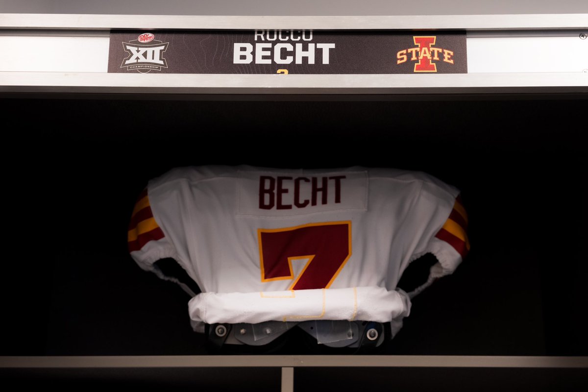CycloneFB's tweet photo. On the big stage⚪️⚪️⚪️ https://t.co/AJnwsSYSyI