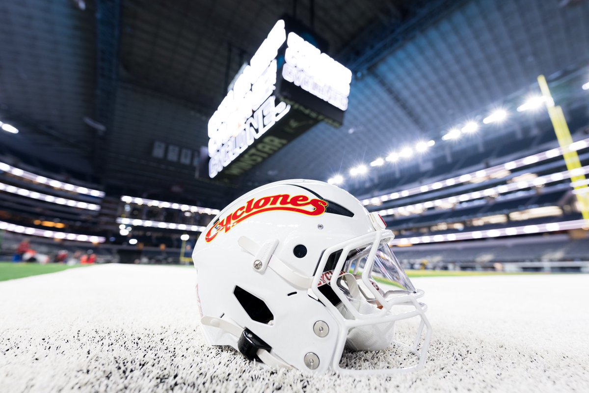 CycloneFB's tweet photo. On the big stage⚪️⚪️⚪️ https://t.co/AJnwsSYSyI