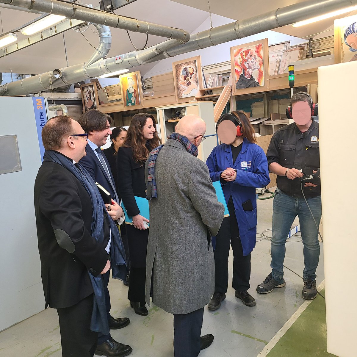 auvigne's tweet photo. Monsieur le Recteur nous rend visite. Le lycée Léonard de Vinci - Paris est ravi et honoré !! https://t.co/Lkcf1lARs5