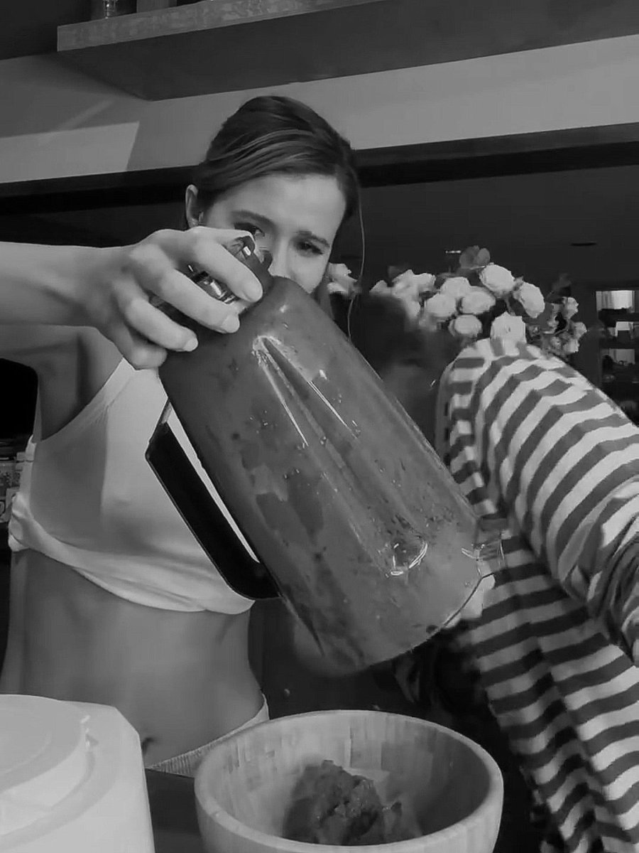 ㅤ
основные этапы приготовления домашнего мороженого:
ㅤㅤ first:
«в видосе всё было просто»
ㅤㅤlast:
«вика, что это за херня? оно живое?»
ㅤ