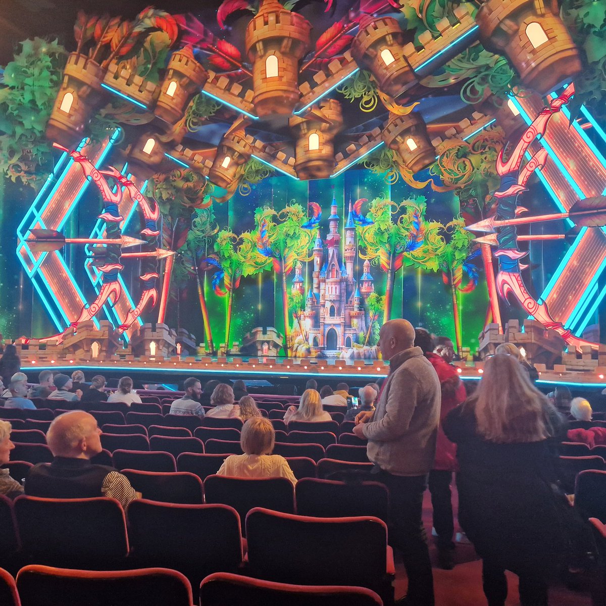 Merlinkothari's tweet photo. Christmas festivities always start with @JulianClary at the London Palladium and this year is even more special @TheJaneMcDonald can things get any more camp at Christmas? https://t.co/oeKUgdvvWz