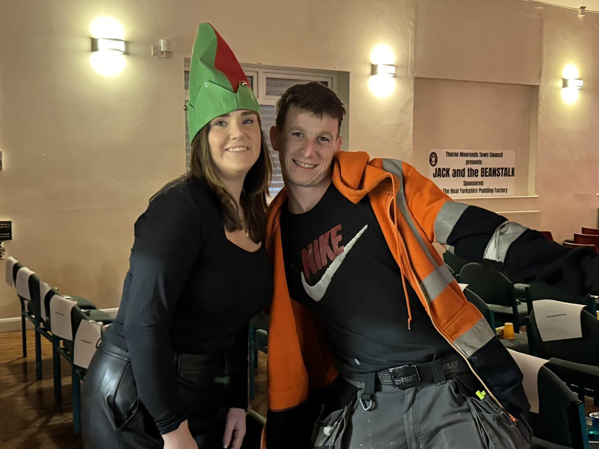 ThorneLabour's tweet photo. Thorne Moorends Town Council, Cllrs @SusanJDurant  &amp; @diveron50 with staff getting everything ready for Jack &amp; the Beanstalk Panto.  Thank you to Real Yorkshire Pudding Factory #Thorne Factory for sponsoring.  Two performances today for the local community 🎄☃️🎅🏻🤶🏻 @MyDoncaster https://t.co/e37IVkKPLC