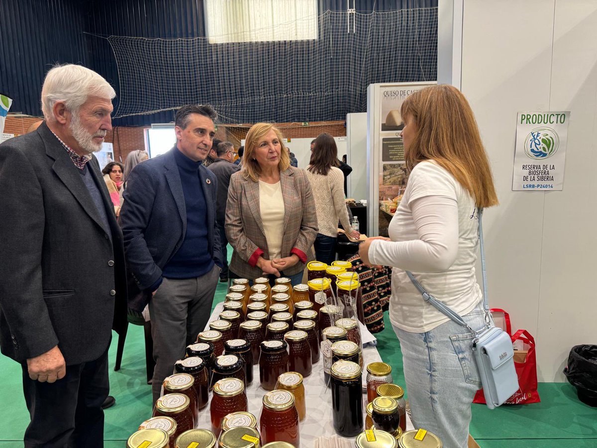 Diputación de Badajoz (@dipdebadajoz) on Twitter photo Ayer dio comienzo la VII edición de MYCOSFERA, la feria del níscalo de #Castilblanco.📍
🍄 En su inauguración participó el diputado de Desarrollo Rural, Reto Demográfico y Turismo, <a href="/juanmaridelfa/">JUAN MARIA DELFA CUPIDO</a>. Ayer dio comienzo la VII edición de MYCOSFERA, la feria del níscalo de #Castilblanco.📍
🍄 En su inauguración participó el diputado de Desarrollo Rural, Reto Demográfico y Turismo, <a href="/juanmaridelfa/">JUAN MARIA DELFA CUPIDO</a>.