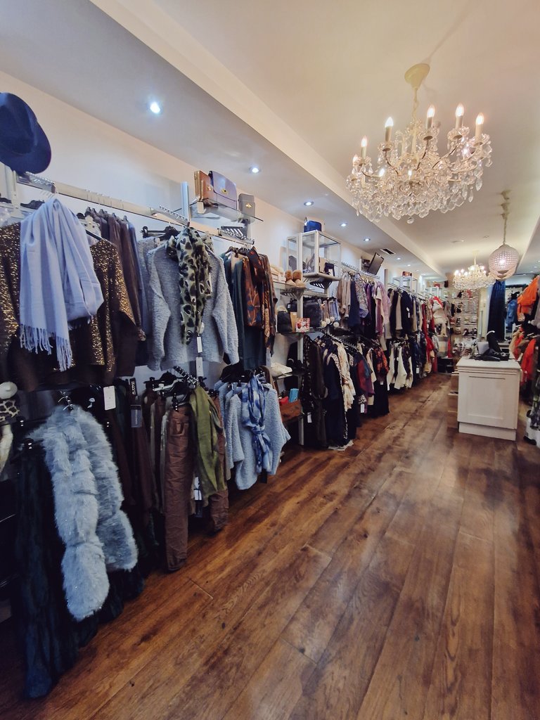 FlorenceAndCoSH's tweet photo. Keep dry in #StormDarragh and browse our rails - open till 5pm 😊 #shrewsbury #womensfashion https://t.co/eR11ifSGqp