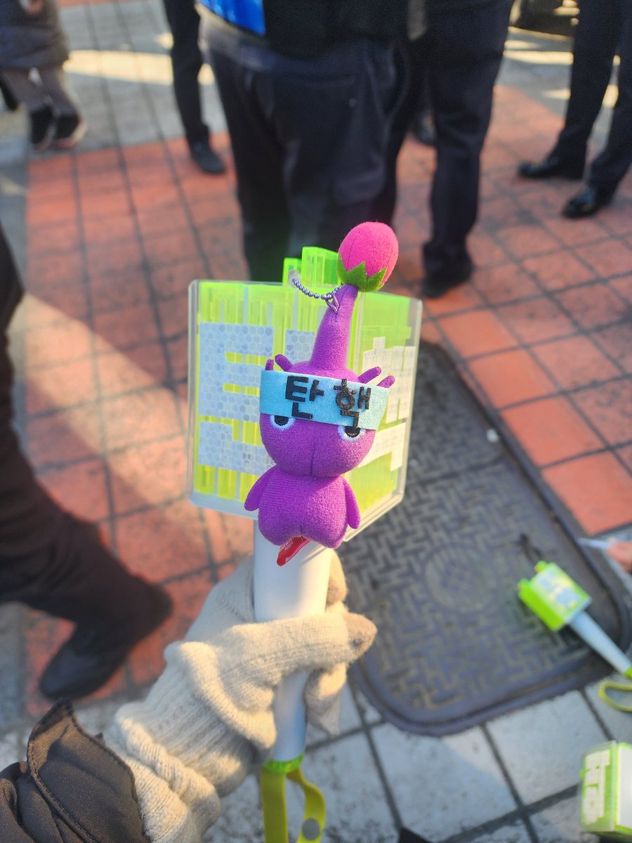 kitschroll's tweet photo. 다들 믐뭠봄이랑 탄핵피크민보고 예쁘다고해주심 https://t.co/2M5iANMsBY