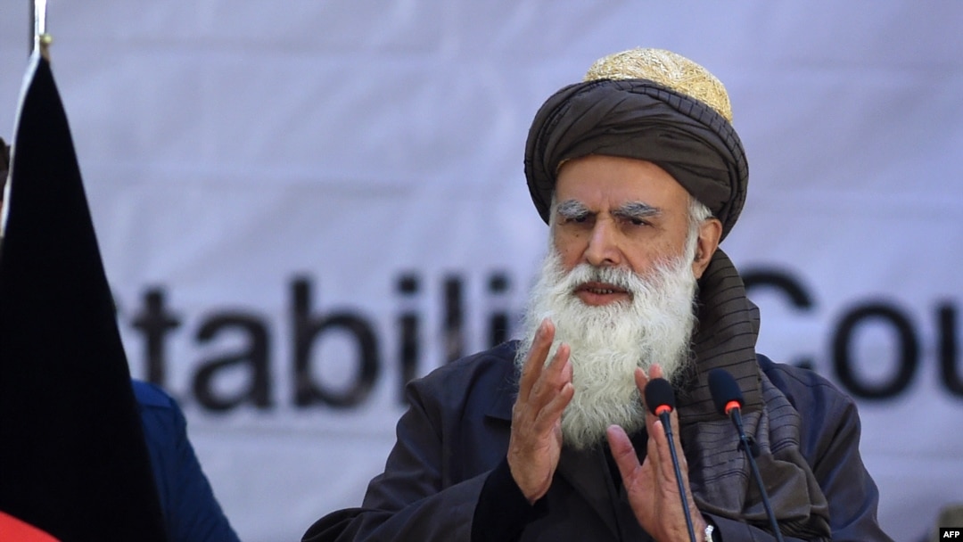 عبدالرب رسول سیاف:
لوږه، بې وزلي، بې سوادي، اختناق، نفرت او له وطنه تېښته د اوسنیو واکمنو درې کلنې لاسته راوړنې دي.
وایي، دا ستاسو د خپلې طبعې روان کړي کارونه دي خو زموږ اندیښنه دا ده چې د هر څه د اسلام په نامه کوئ.