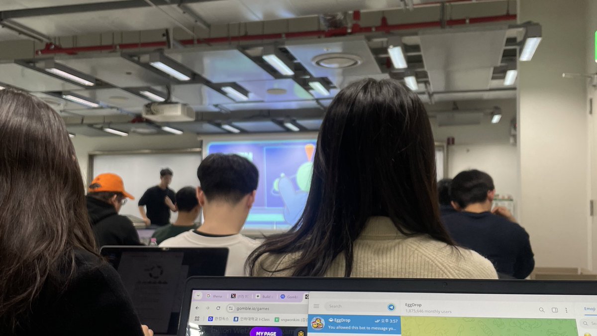 gamsngwon's tweet photo. #BNBKOREA #BNBChain
- Bnb testnet 에서 task marketplace 실행을 경험
- bnb 테크팀이 현재 집중하고 있는 목표: 빠른 처리 속도
- 트렌드 톺아보기, BNB DEX Thena, GOMBLE 스피커 세션: 특히, GOMBLE팀이 시장에 접근하시는 방식이 기억에 남은
즐거운 워크숍이었습니다!
#bluenode https://t.co/XXtkBsmJGy