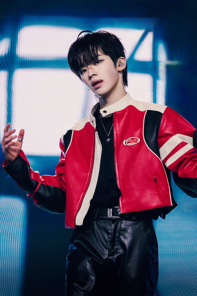 daeulsmile's tweet photo. i'm so excited for this performance, he's going to burn up the stage 🔥💥

#leedaeul #이다을 #李多乙 
#starlightboys #스타라이트보이즈 https://t.co/iCbVsJ17Jm