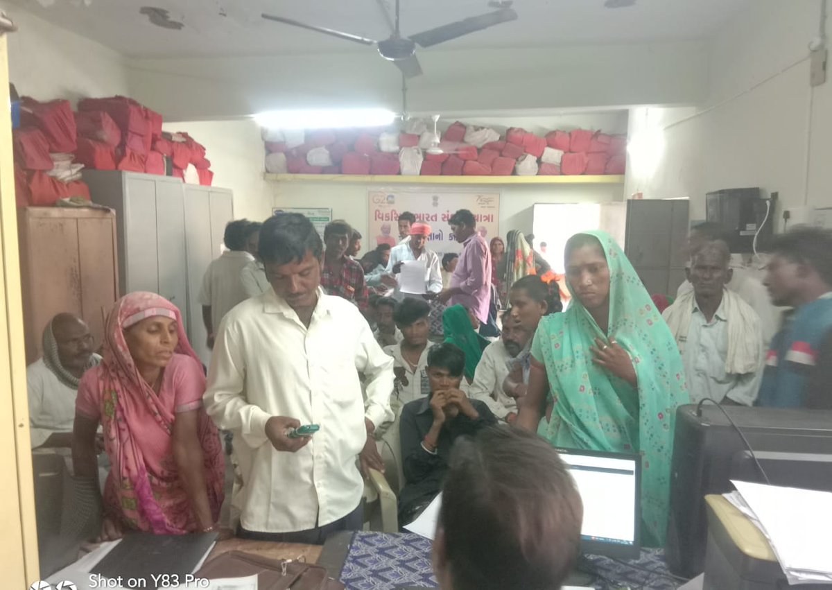 tdo_khedbrahama's tweet photo. ખેડબ્રહ્મા તાલુકાની ગ્રામ પંચાયતોમાં રેશનકાર્ડ e-Kyc ૧૦૦% પૂર્ણ થાય તે સારું કેમ્પ મોડ માં કામગીરી કરવામાં આવી રહી છે તથા ખેડબ્રહ્મા તાલુકાના ગ્રામજનો ને અપીલ કરવામાં આવે છે કે આપના રેશનકાર્ડની e-Kyc વિના મુલ્યે આપની ગ્રામ પંચાયત કચેરીએ કરાવી લેવા વિનંતી છે. https://t.co/g4LxOphEWG
