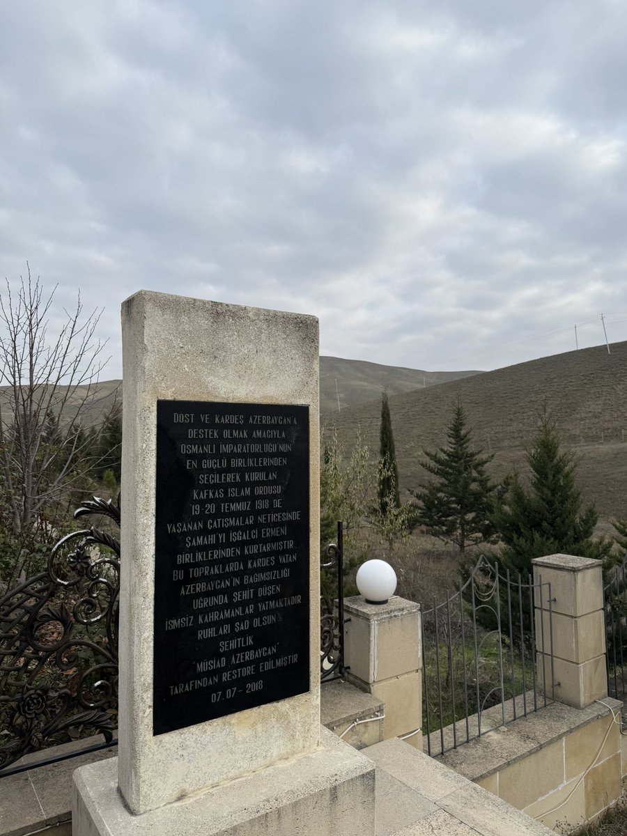 SerkanKayalar_'s tweet photo. Kafkas’a geldi
Çarpıştı ve şehit oldu
1918 yılında
Şerefli şahadeti tattı
İlgarını seçti
Ruhu şad olsun

Şamahı’da Kafkas İslam Ordusu Şehitliğinde yatan bir zabitin kitabesinde bu yazı sizi karşılayacak

Kosova’dan Yozgat’a
Kudüs’ten Elazığ’a şehitler bu aziz topraklarda yatıyor https://t.co/cBzb7a3K0Z