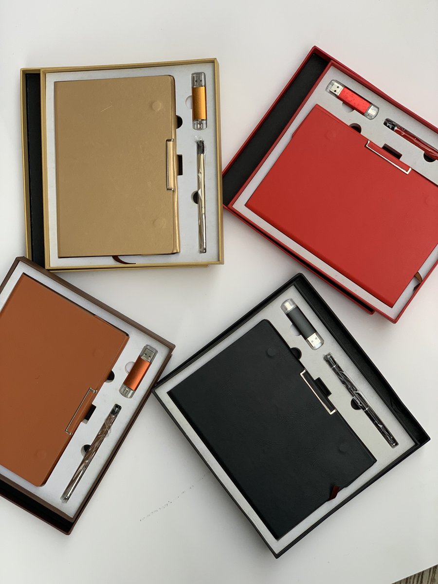 Tee_Gifts's tweet photo. 3 in 1 corporate gift set🎁
#20,000 https://t.co/06emRlqxrT