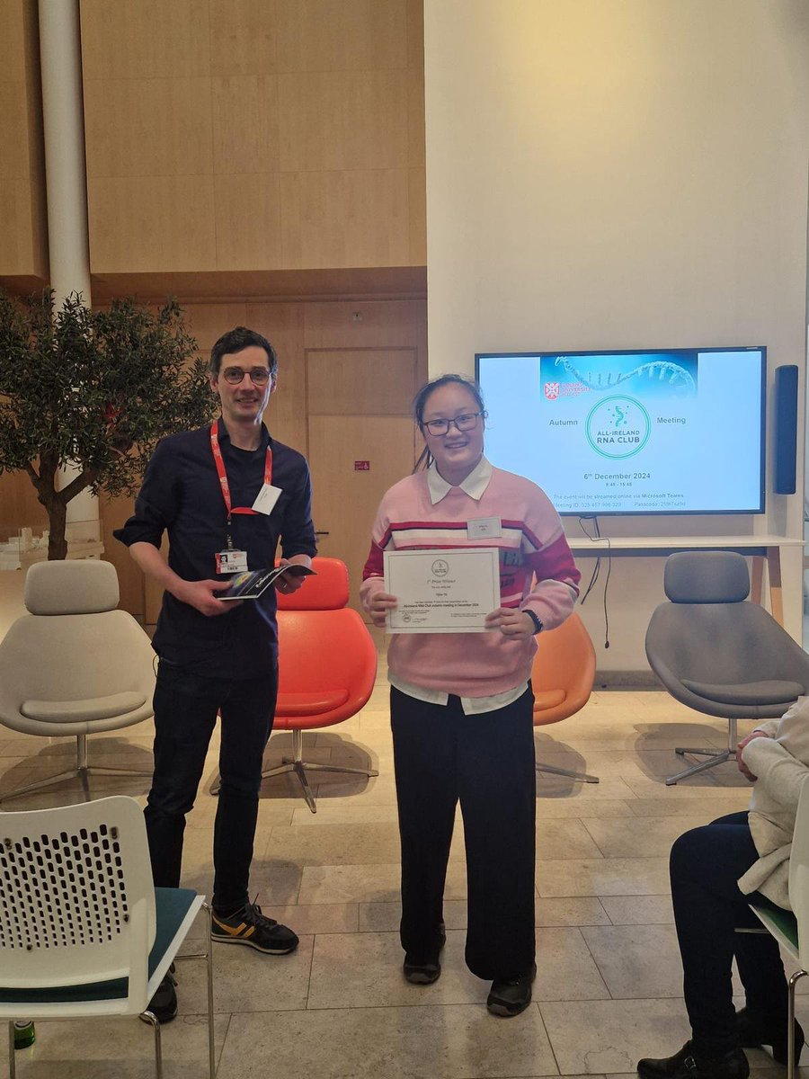 GOLDLab_UCD's tweet image. 🧑💼👏Two PhD students from our lab presented their work across the country yesterday!🇮🇪
🧬Roofiya Koya discussed tumour #mutations in #lncRNAs
✂️Yifan Yu shared results from our #CRISPR screen identifying cancer-driving #lncRNAs.
👏Huge congrats to Yifan on winning best talk!