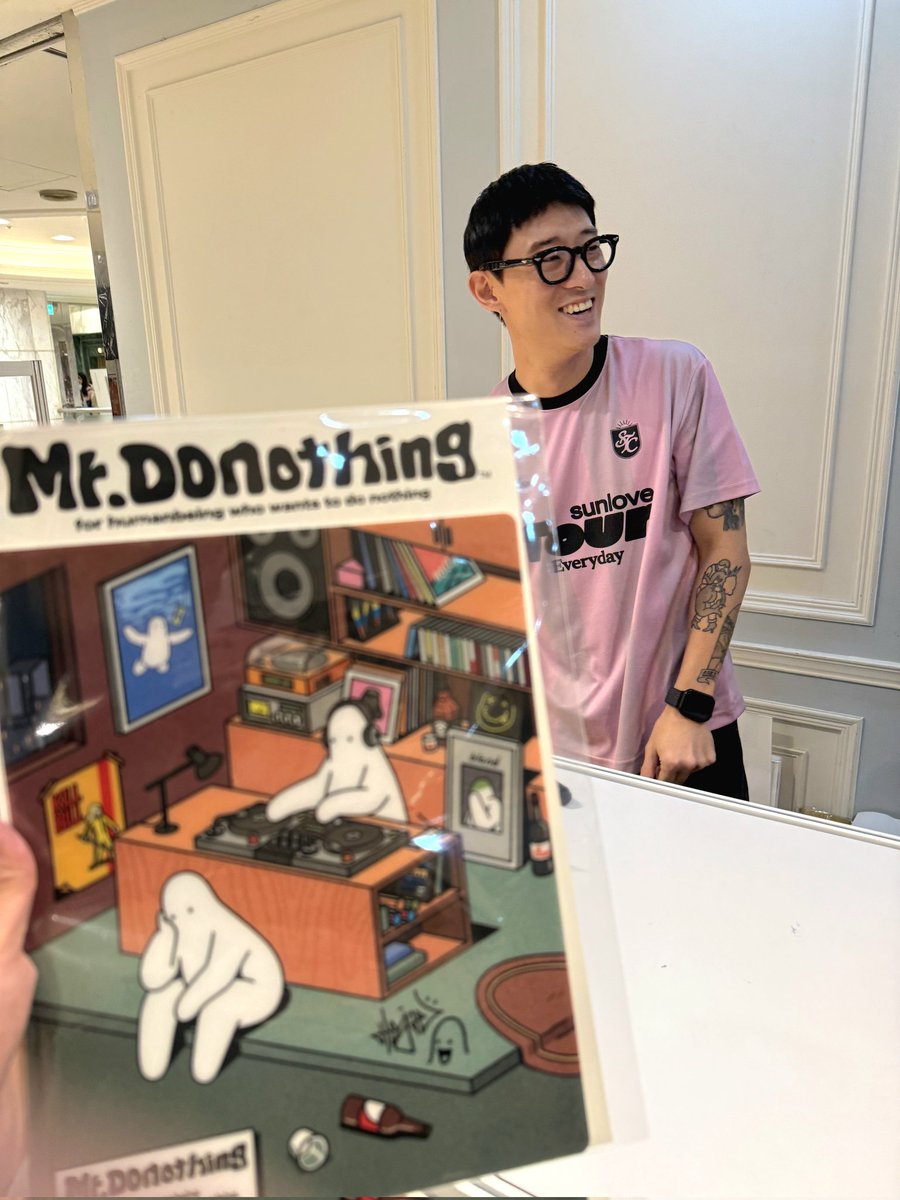 whereis11floor's tweet photo. #MrDoNothing
畫家本人在台灣~~~ https://t.co/qLug9KvcTq