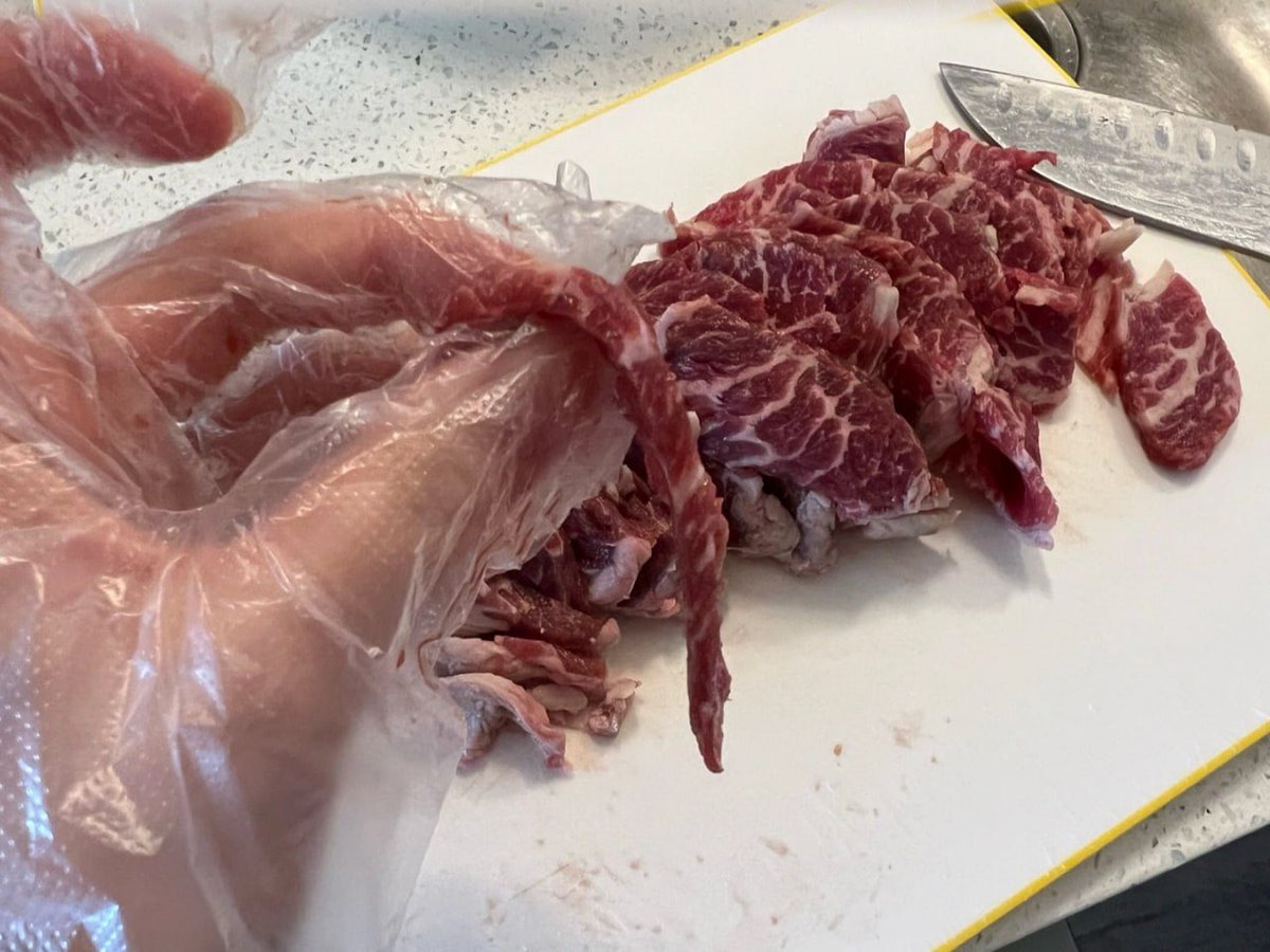 JoshLansky's tweet photo. 🧄✨今日は豆花牛肉！柔らかい牛肉と豆腐の絶妙なコンビネーションがたまりません😋❤️スパイシーなソースが食欲をそそります！お腹も心も満たされる一皿です。皆さんもぜひ試してみてください！#豆花牛肉 #ランチ #美味しい料理 https://t.co/zcPnT3qDRf