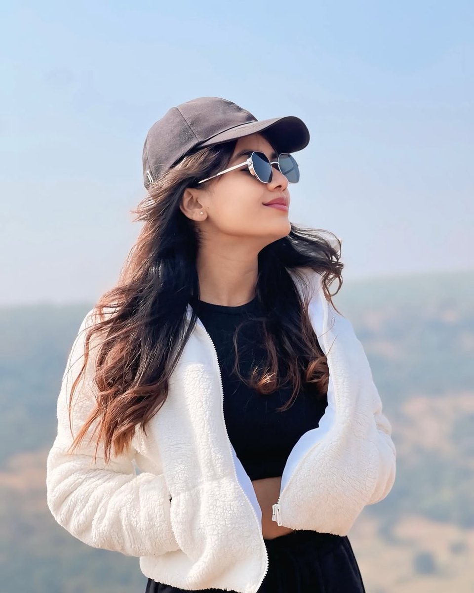 switymeena's tweet photo. जो परिवार की खुशी के लिए अपनी
खुशी छोड़ दे वो होती है बेटियां 🤌🥺❤️‍🩹 https://t.co/YlR8chrSWy