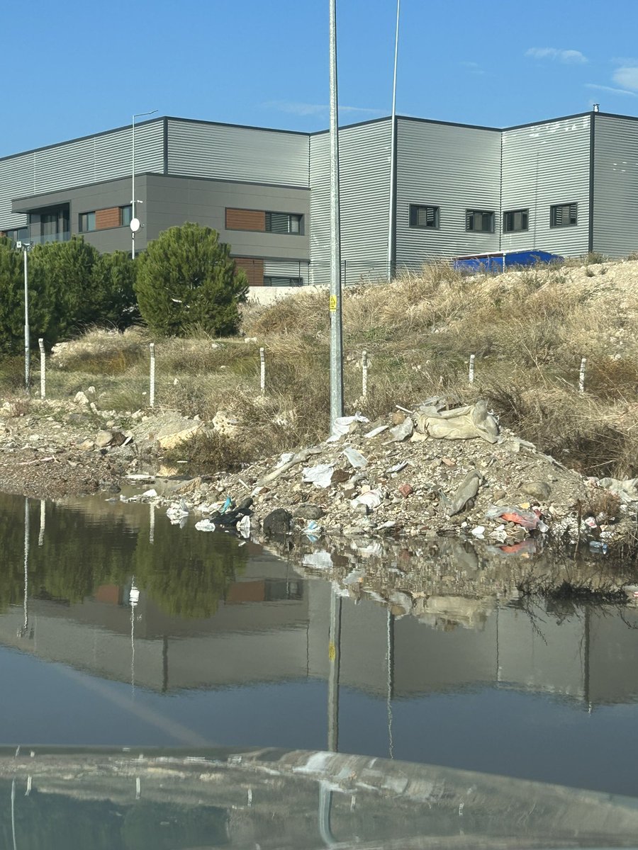 cdincay's tweet photo. Merhaba, Plastik Organize Sanayi bölgesi yanı “Orman Yolu Sokak” üzerindeki bu çöp ve enkazların kaldırılması için talep oluşturur musunuz? @izmirhim @menemenbelediye @pehlivanaydinn https://t.co/C8fGplmfyr