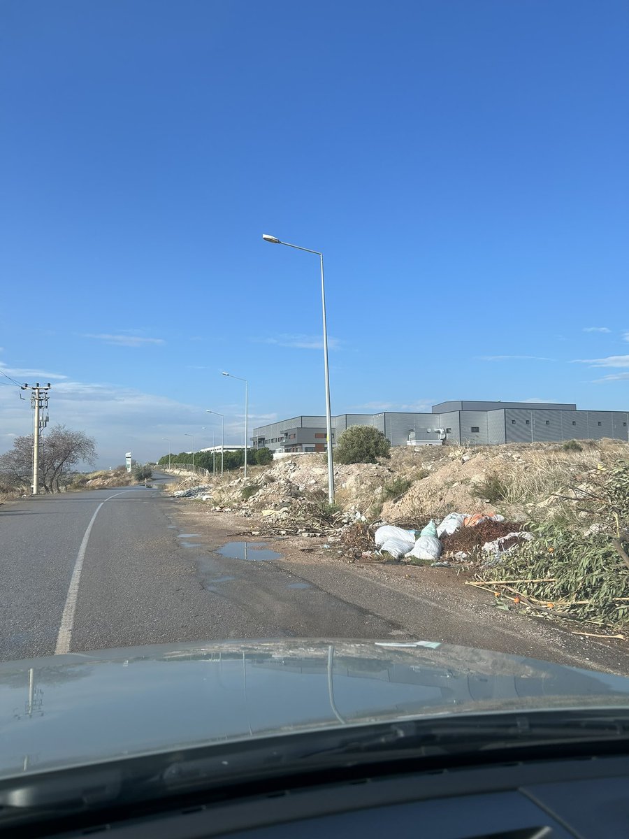cdincay's tweet photo. Merhaba, Plastik Organize Sanayi bölgesi yanı “Orman Yolu Sokak” üzerindeki bu çöp ve enkazların kaldırılması için talep oluşturur musunuz? @izmirhim @menemenbelediye @pehlivanaydinn https://t.co/C8fGplmfyr