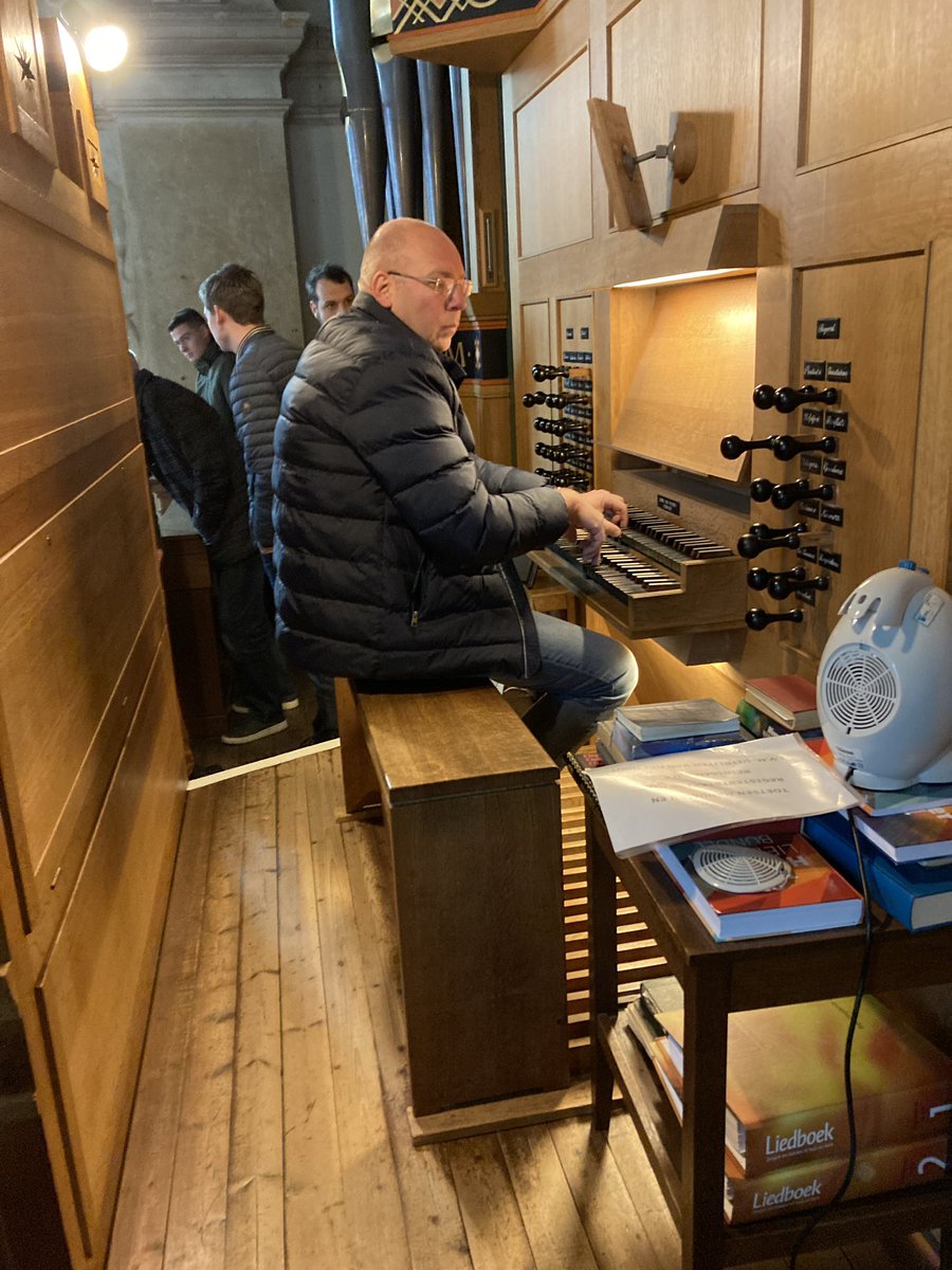 ChristenUnieKrw's tweet photo. Samen meer WAARD.

Interessante rondleiding van @AnthonyTom19  in de Bartholomeuskerk te Schoonhoven samen met de fractie @SGP_Krw https://t.co/lsxlw5T4Mv