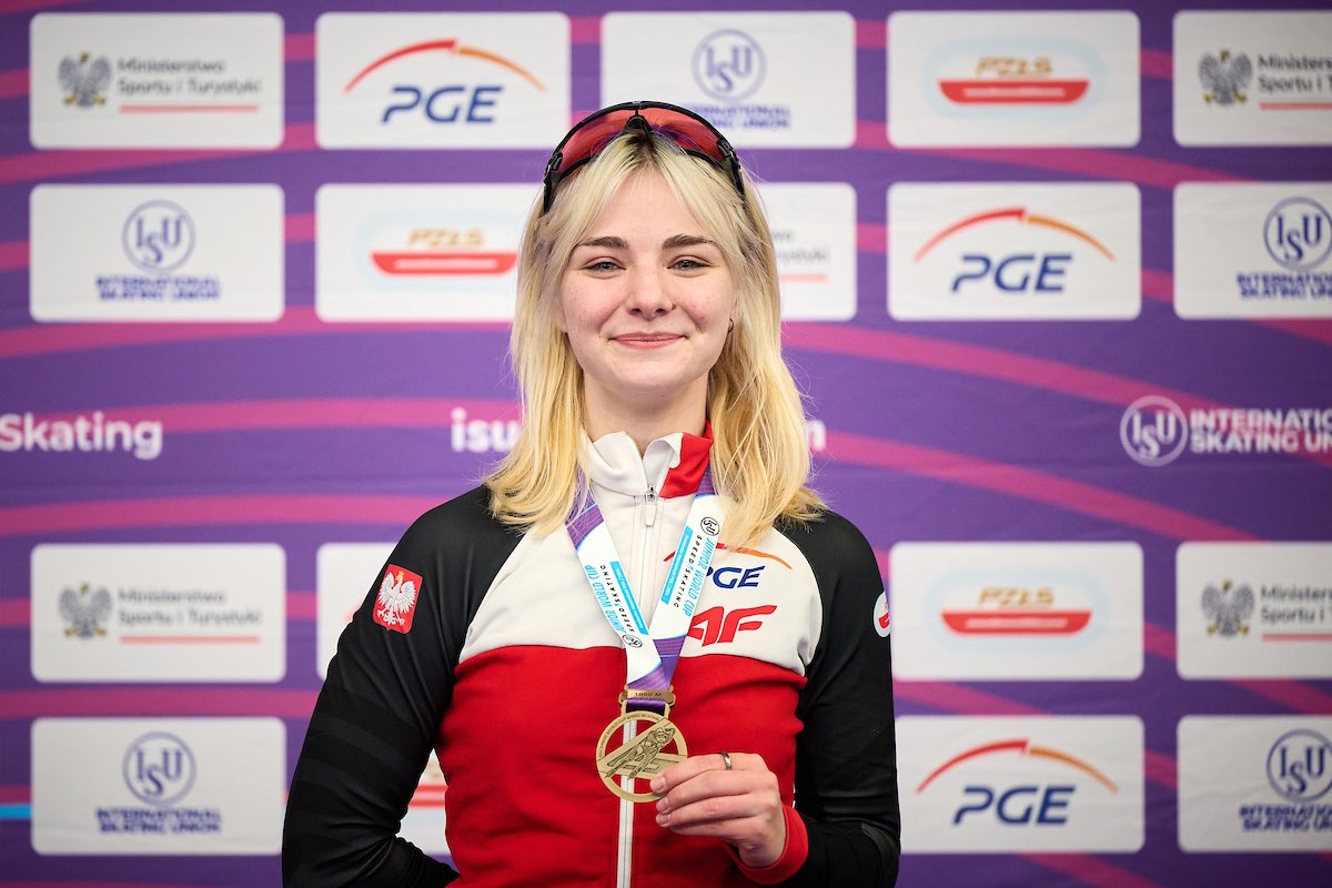 k_niedzwiedzki's tweet photo. Tymczasem rozpoczęliśmy rywalizację w Pucharze Świata Juniorów #2 w Tomaszowie Mazowieckim.

Hanna Mazur ponownie najlepsza na 1000m (tym razem zwycięża z nowym rekordem życiowym) 💪👏
Wiktoria Dąbrowska ukończyła rywalizację na miejscu 3.
Zofia Braun i Julia Grzywińska odpowiednio na miejscu 4. i 5. 👏💪
@pzls_pl @Grupa_PGE @SPORT_GOV_PL