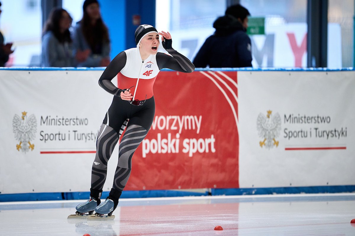 k_niedzwiedzki's tweet photo. Tymczasem rozpoczęliśmy rywalizację w Pucharze Świata Juniorów #2 w Tomaszowie Mazowieckim.

Hanna Mazur ponownie najlepsza na 1000m (tym razem zwycięża z nowym rekordem życiowym) 💪👏
Wiktoria Dąbrowska ukończyła rywalizację na miejscu 3.
Zofia Braun i Julia Grzywińska odpowiednio na miejscu 4. i 5. 👏💪
@pzls_pl @Grupa_PGE @SPORT_GOV_PL