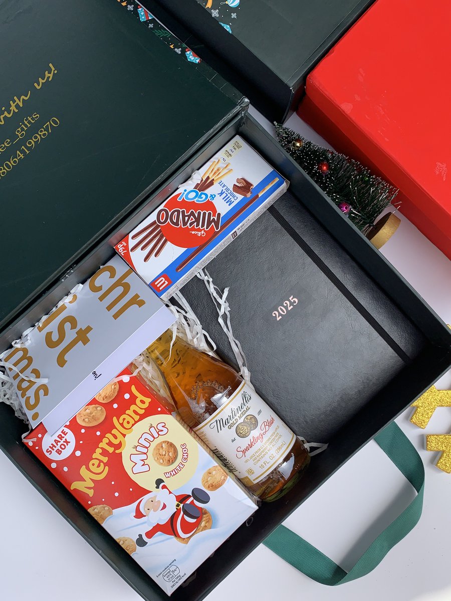 Tee_Gifts's tweet photo. Spread christmas cheer with one of our boxes🎁
Price:#29,000 https://t.co/7JajfeCRvI