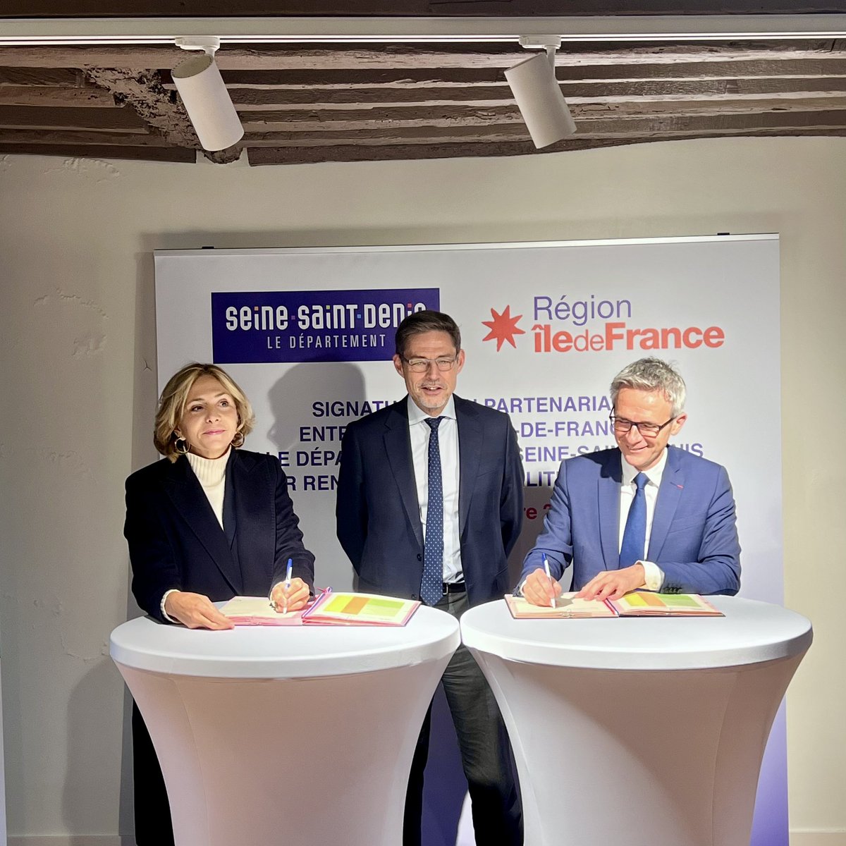 RepCD93's tweet photo. @philippedallier , maire des Pavillons-sous-Bois et president de notre groupe, accueille @vpecresse ,la présidente de la Région et @StephanTroussel le président du Département pour la signature d’un partenariat en faveur des mobilités durables https://t.co/0cY3J4eO2x