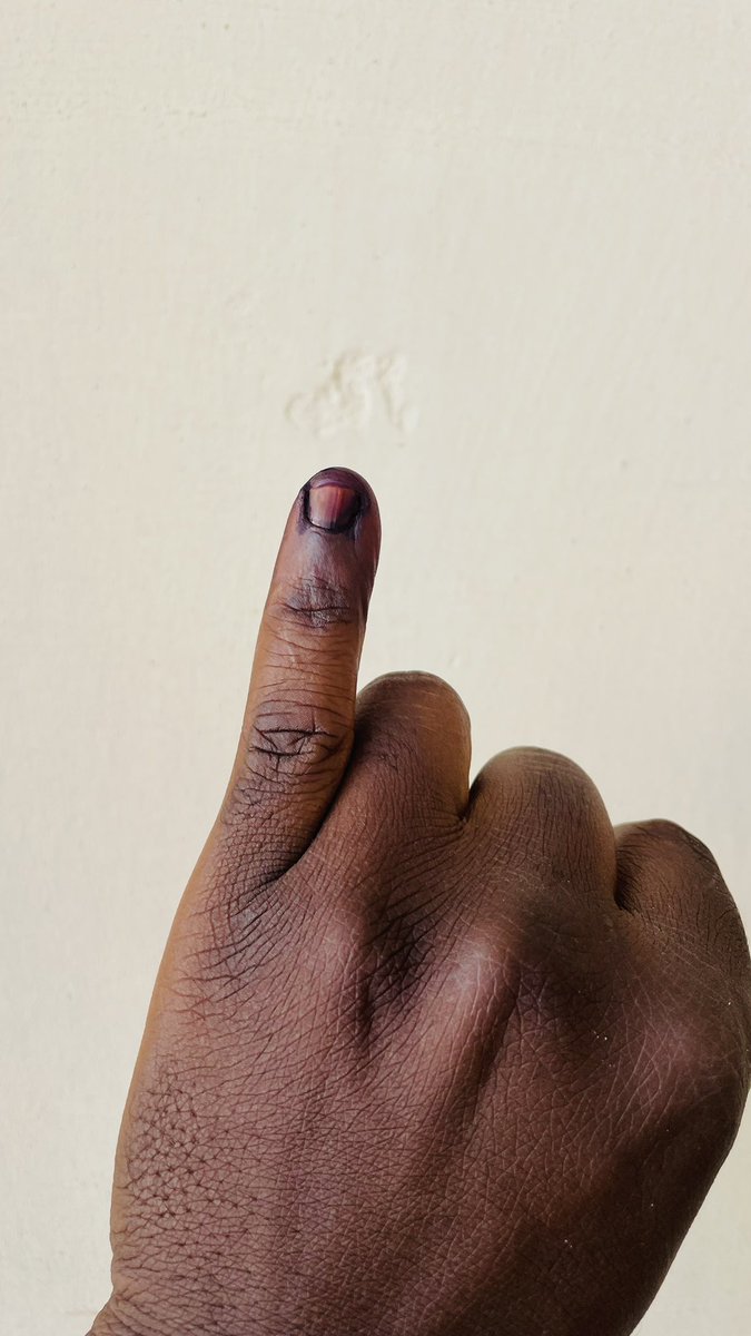 bra_louis's tweet photo. Done voting Number 1 for Dr Bawumia and my Parliamentary candidate.

#VoteNumber1
#1TouchForBawumia https://t.co/iyOJ0FZX8e
