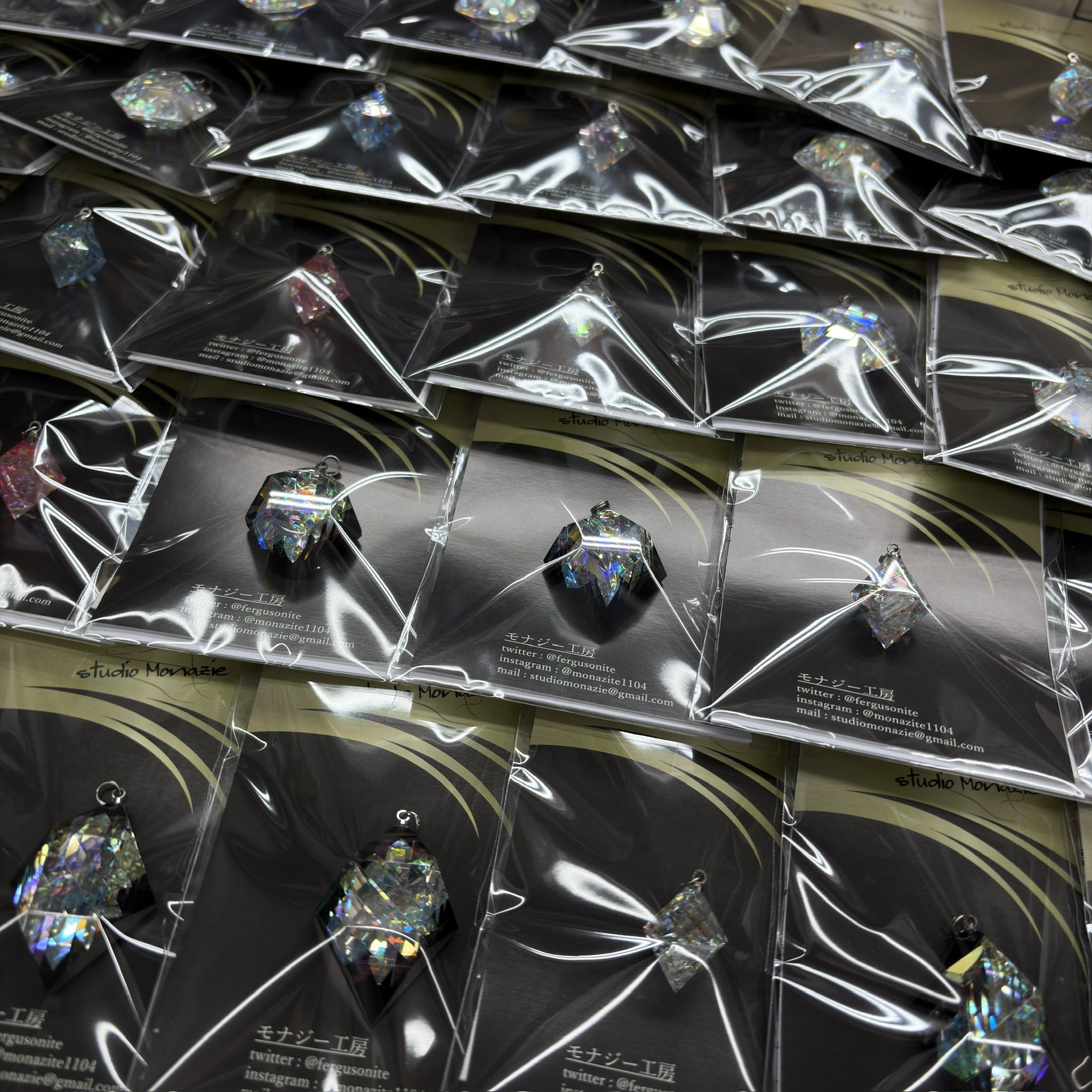 モナジー工房 「虹の結晶」積層ガラス研磨アクセサリー専門制作 モナジー工房 「虹の結晶」積層ガラス研磨アクセサリー専門制作
