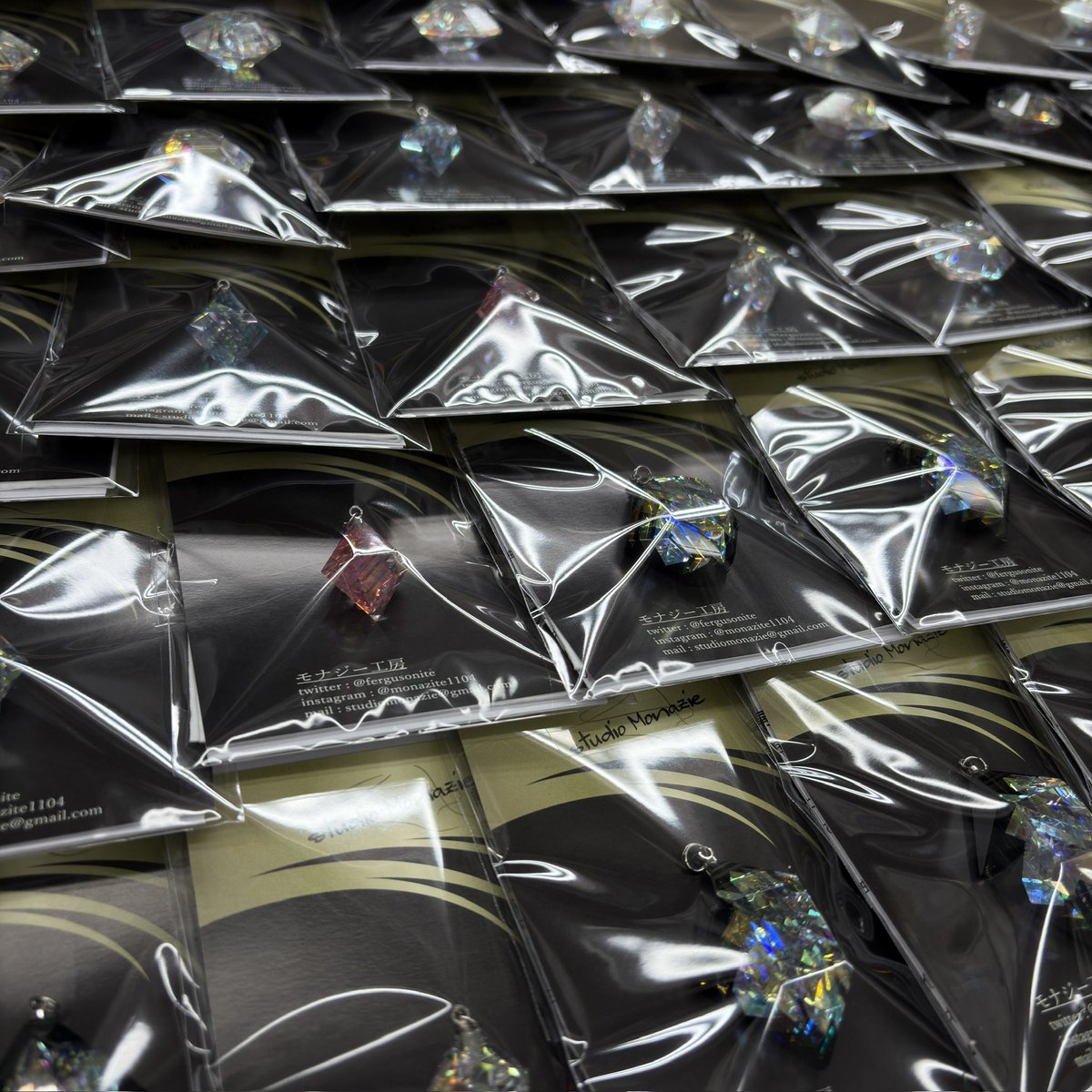 モナジー工房 ｢虹の結晶｣積層ガラス研磨アクセサリー専門制作