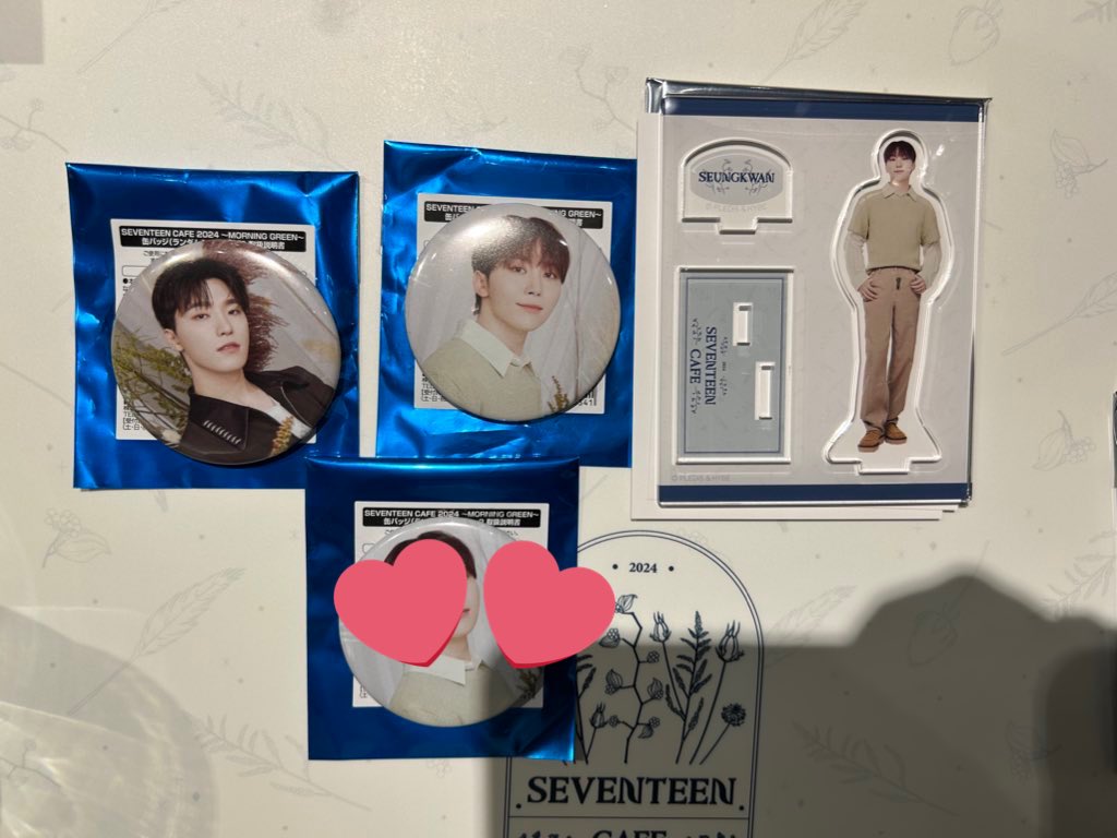 eou_xm's tweet photo. SEVENTEEN Cafe セブチカフェ　交換
入場特典　缶バッジ　アクスタ

譲→画像

求→ジュン、ジョンハン

表参道店付近にて交換希望です🙇🏻‍♀️
お気軽にお声がけください💫💫 https://t.co/Bmcblrw2F1