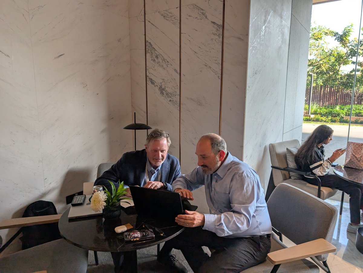 rajkbasudeo's tweet photo. @NephRodby and @kidney_boy preparing for masterclass on Fluid and electrolyte -a numerical crime scene at ApEx #pathshala24 @akforg https://t.co/56i6aeQrEs