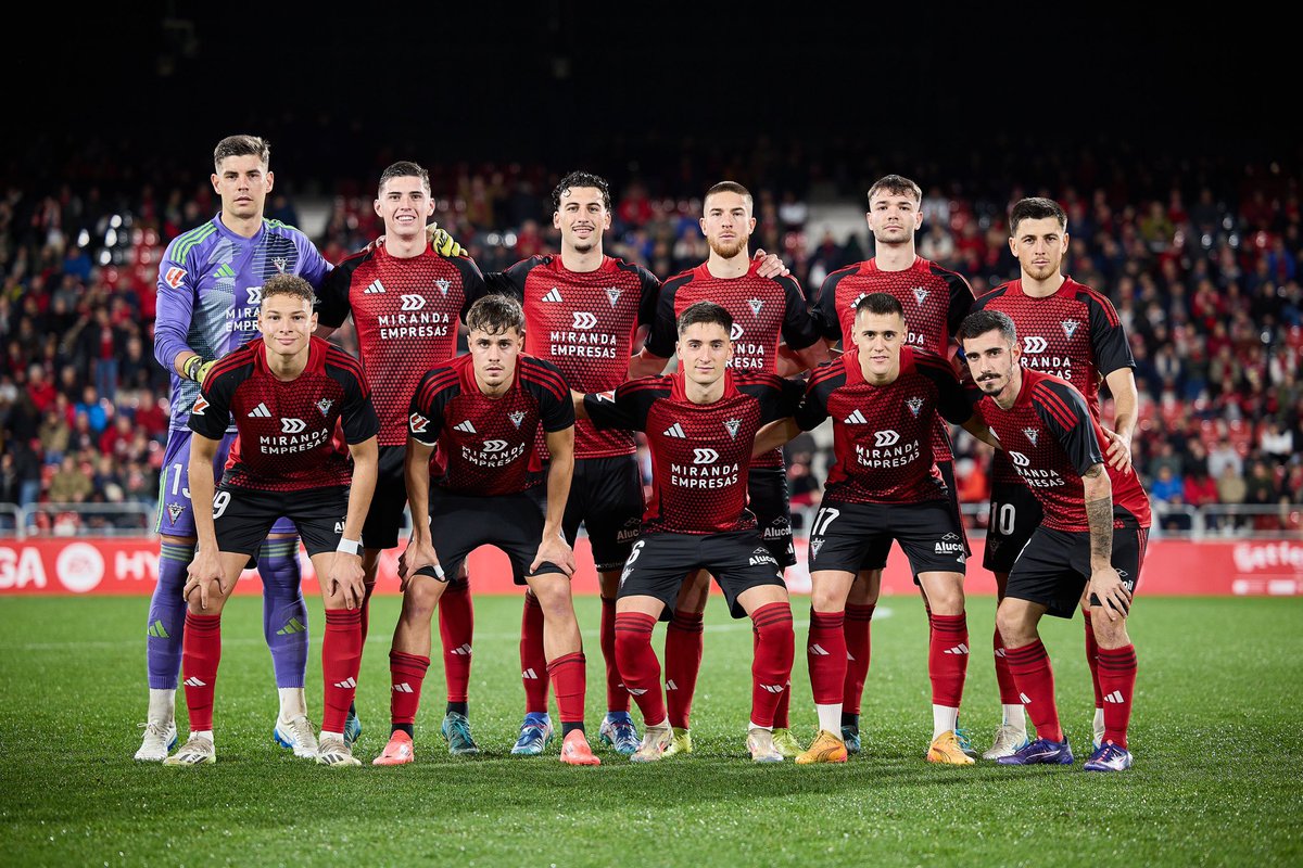 rinconsegunda's tweet photo. ¡Feliz sábado! Y lo será si eres del equipo de moda en Segunda División, del @CDMirandes. 👏🏻 https://t.co/mKZLGRLucB