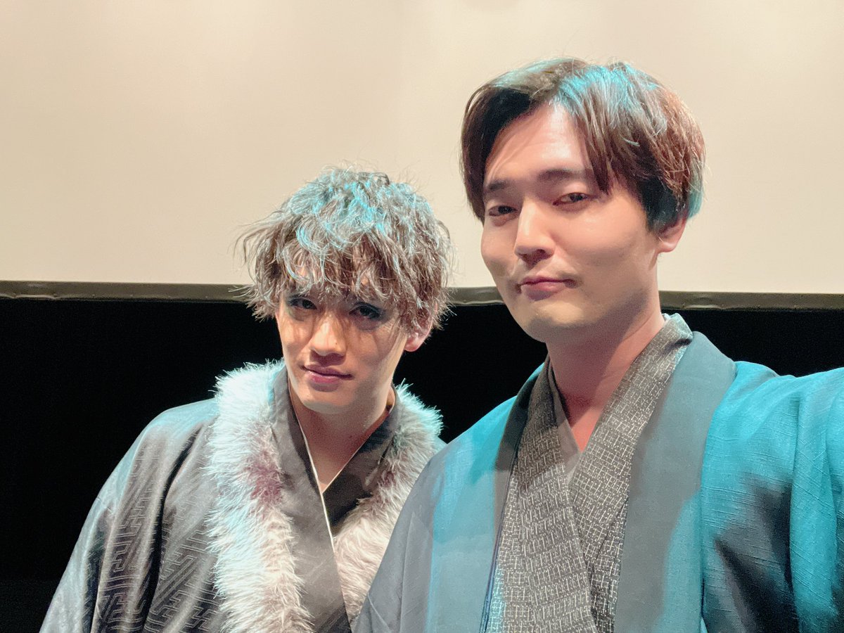 komaDwataru's tweet photo. CHILL CHILL BOX 12th BLUE BOX朗読劇
「逢魔時コンフュージョン〜鬼祭〜」
Day1無事終了しました！朗読もトークパートも楽しくて仕方なかったです！
沢山の方にご来場いただき幸せです、
素敵なお花もありがとうございました✨
今年の朗読納めになりますが、来年も沢山朗読劇に携われますように！ https://t.co/wiM4VxokV6